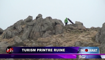 Turism printre ruine