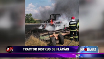 Tractor distrus de flăcări