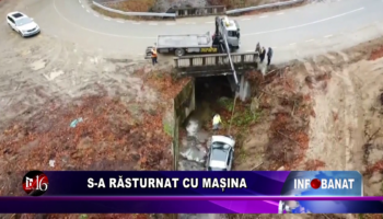 S-a răsturnat cu mașina