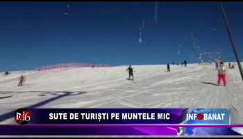 Sute de turiști pe Muntele Mic