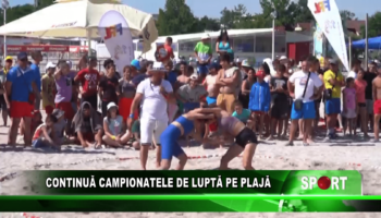 Continuă campionatele de luptă pe plajă
