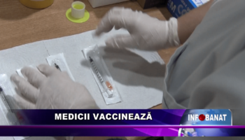 Medicii vaccinează