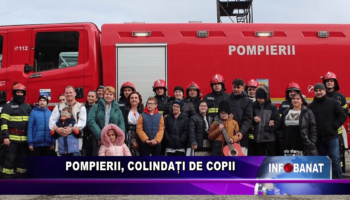 Pompierii, colindați de copii