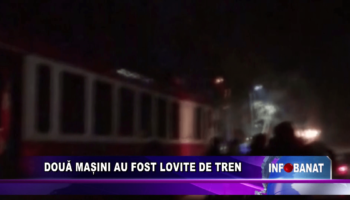 Două mașini au fost lovite de tren