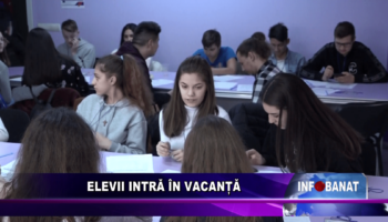 Elevii intră în vacanță