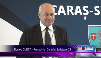 „Câinii latră, trenul trece”