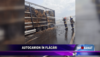 Autocamion în flăcări