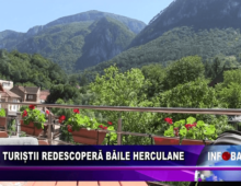 Turiștii redescoperă Băile Herculane