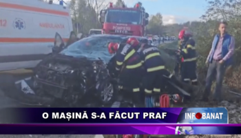 O mașină s-a făcut praf