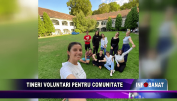 Tineri voluntari pentru comunitate