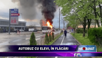 Autobuz cu elevi, în flăcări