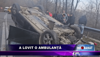 A lovit o ambulanță