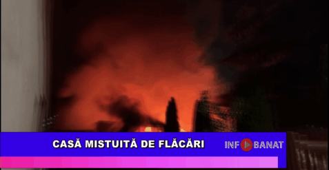 Casă mistuită de flăcări