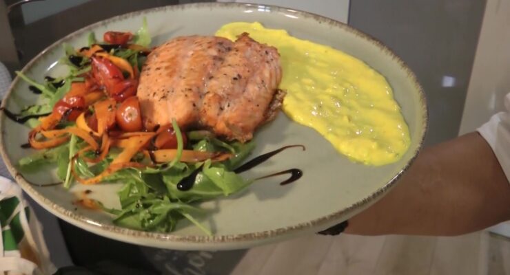 Somon la cuptor cu rucola, legume și sos de turmeric a la Leo – 17.10.2025