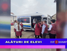 Alături de elevi