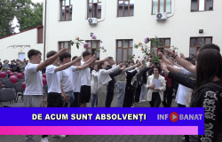De acum sunt absolvenți