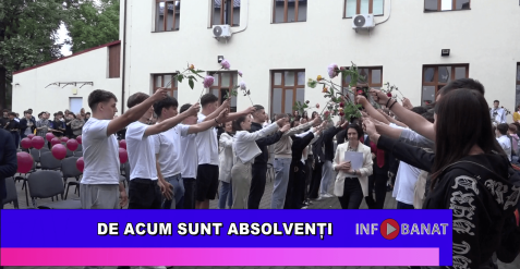 De acum sunt absolvenți